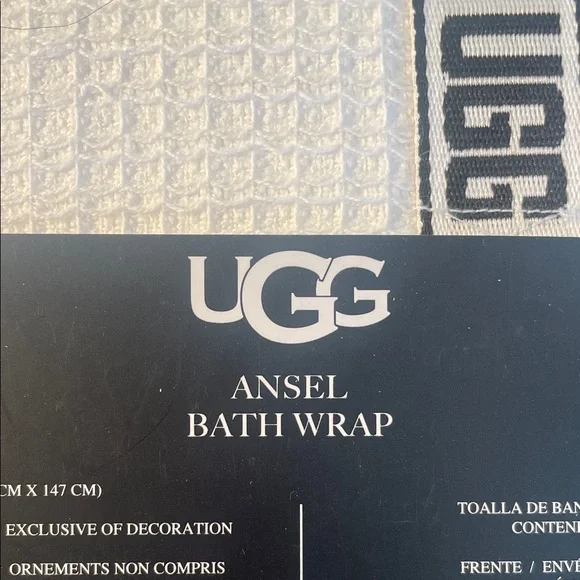 UGG Ansel Bath Wrap in White with Black Logo - Picture 2 of 4